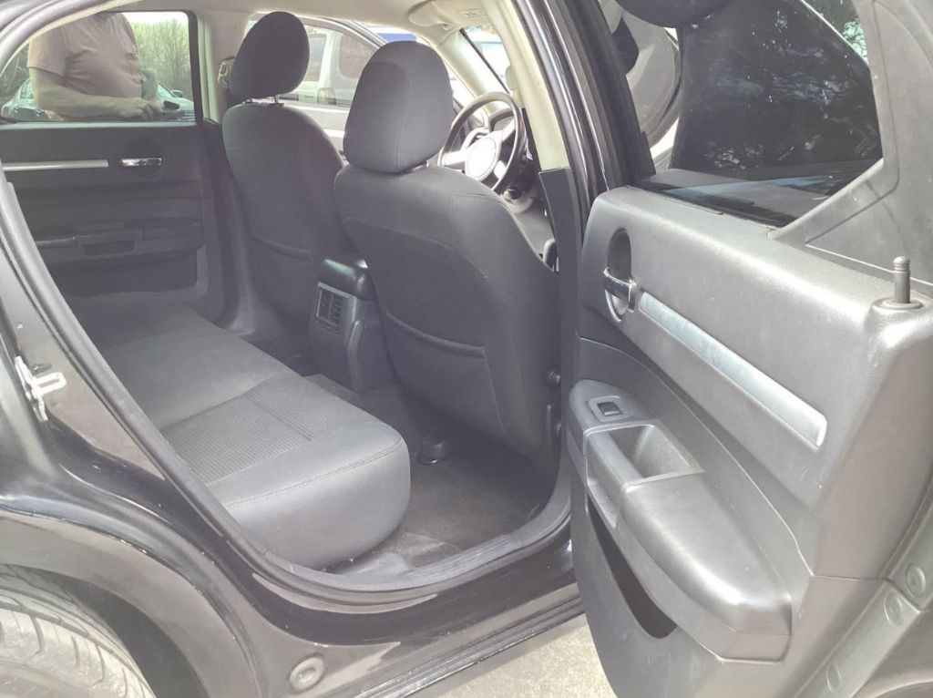 2010 Dodge Charger SXT - Photo 9
